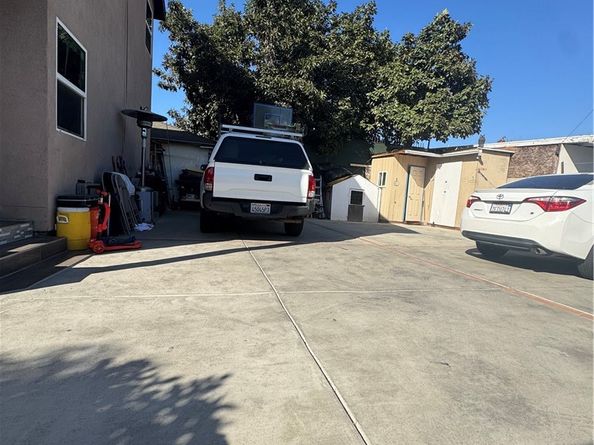 9300 S Hoover Street, Los Angeles CA 90044