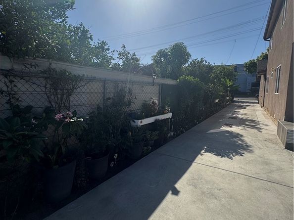 9300 S Hoover Street, Los Angeles CA 90044