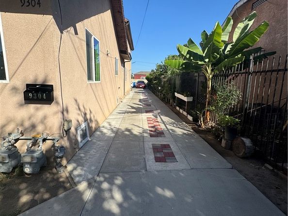 9300 S Hoover Street, Los Angeles CA 90044