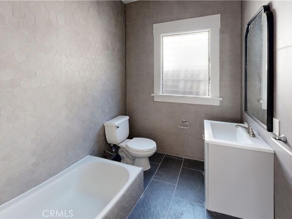 1143 N Sycamore Avenue, Los Angeles CA 90038