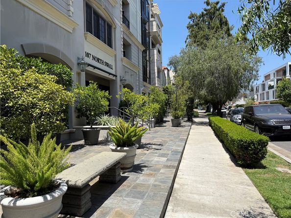 107 N Swall Drive 304, Los Angeles CA 90048