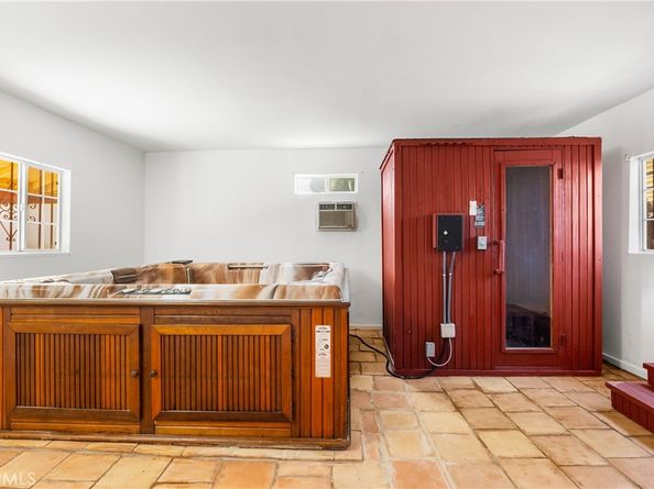 5151 West Boulevard, Los Angeles CA 90043