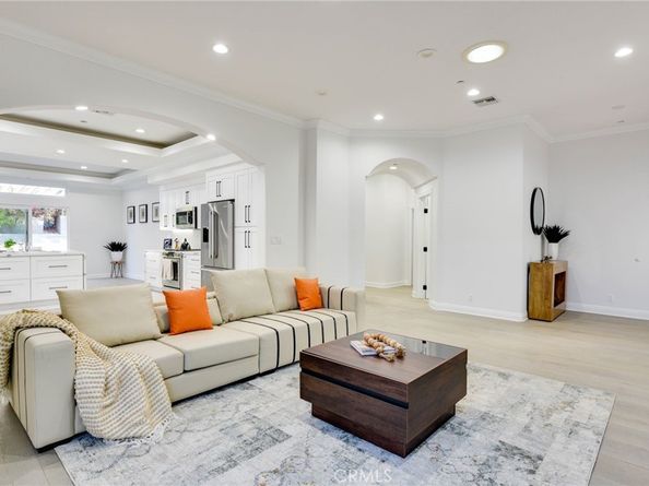 22237 Buena Ventura Street, Woodland Hills CA 91364