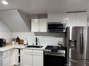 22237 Buena Ventura Street, Woodland Hills CA 91364