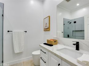 22237 Buena Ventura Street, Woodland Hills CA 91364