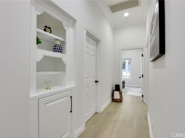 22237 Buena Ventura Street, Woodland Hills CA 91364