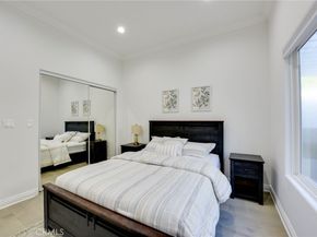 22237 Buena Ventura Street, Woodland Hills CA 91364
