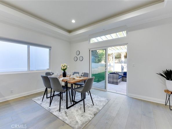 22237 Buena Ventura Street, Woodland Hills CA 91364