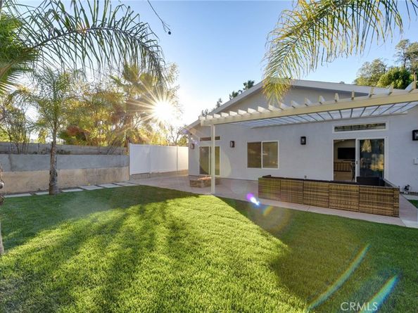 22237 Buena Ventura Street, Woodland Hills CA 91364