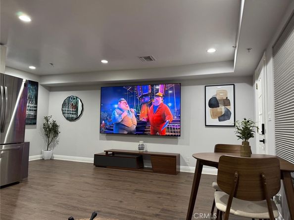 22237 Buena Ventura Street, Woodland Hills CA 91364