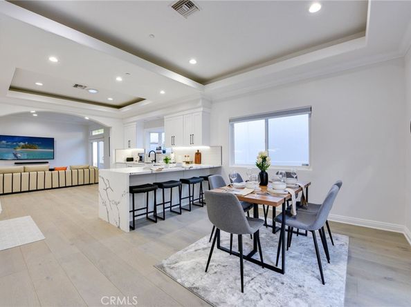 22237 Buena Ventura Street, Woodland Hills CA 91364