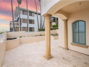2420 The Strand, Manhattan Beach CA 90266