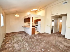 370 E Hillsdale Street, Inglewood CA 90302