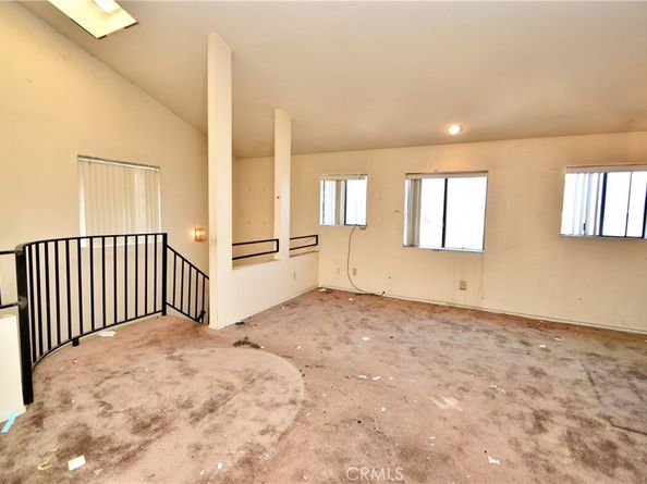 370 E Hillsdale Street, Inglewood CA 90302