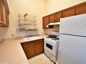 370 E Hillsdale Street, Inglewood CA 90302