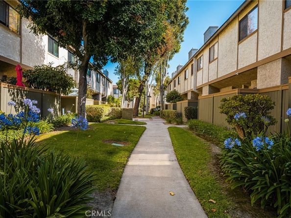 2000 W Palmyra 10, Orange CA 92868