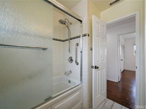 956 W Wilson St, Costa Mesa CA 92627
