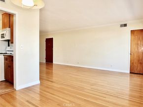 1250 E 3rd Street 7, Long Beach CA 90802