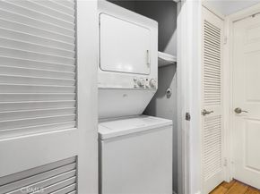 10626 Valley Spring 103, Toluca Lake CA 91602