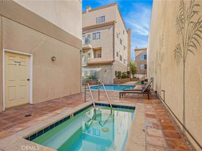 10626 Valley Spring 103, Toluca Lake CA 91602