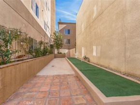 10626 Valley Spring 103, Toluca Lake CA 91602