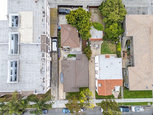 905 Gardenia, Long Beach CA 90813