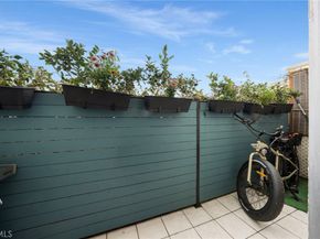 2452 Chelsea Place M, Santa Monica CA 90404