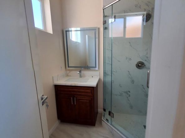 3765 Globe, Los Angeles CA 90066