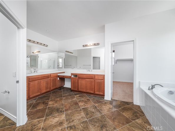 5662 Galasso, Fontana CA 92336