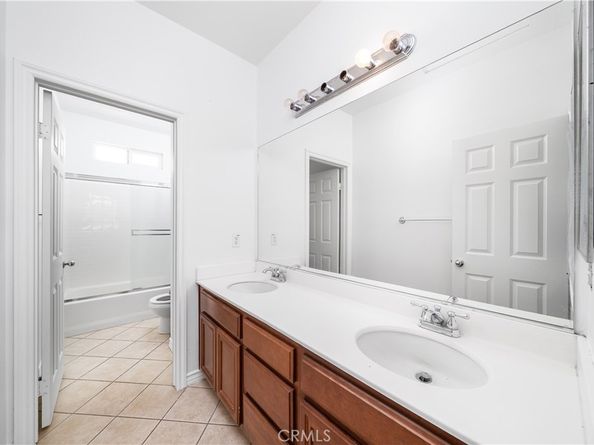 5662 Galasso, Fontana CA 92336