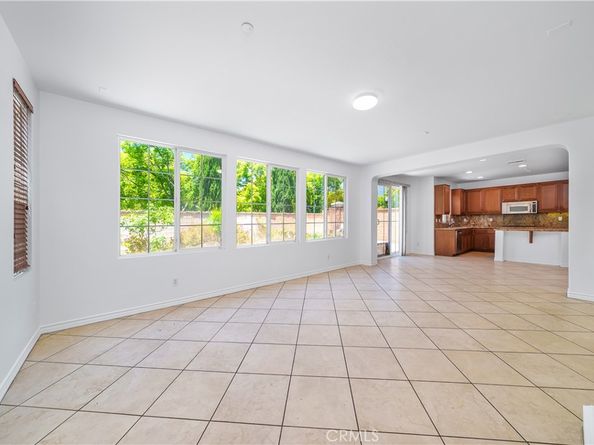 5662 Galasso, Fontana CA 92336