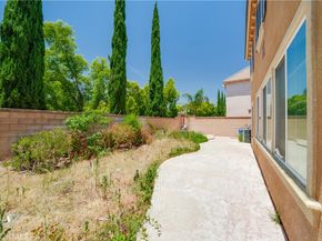 5662 Galasso, Fontana CA 92336