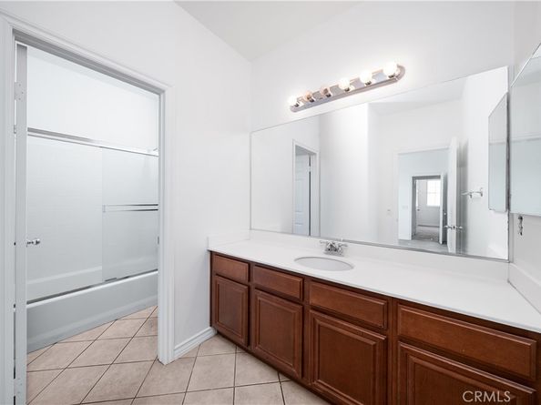 5662 Galasso, Fontana CA 92336