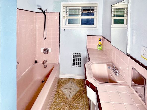 12040 Stagg Street, North Hollywood CA 91605