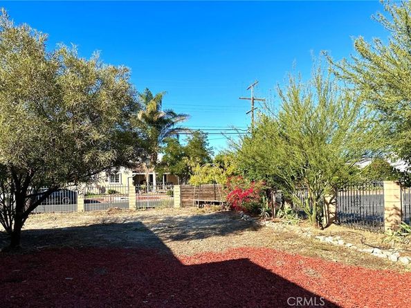 12040 Stagg Street, North Hollywood CA 91605