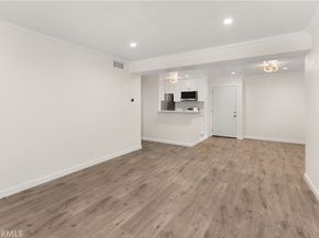 18620 Hatteras 173, Tarzana CA 91356