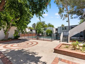 18620 Hatteras 173, Tarzana CA 91356