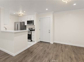 18620 Hatteras 173, Tarzana CA 91356