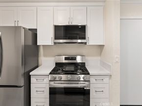 18620 Hatteras 173, Tarzana CA 91356