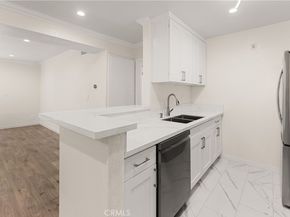 18620 Hatteras 173, Tarzana CA 91356