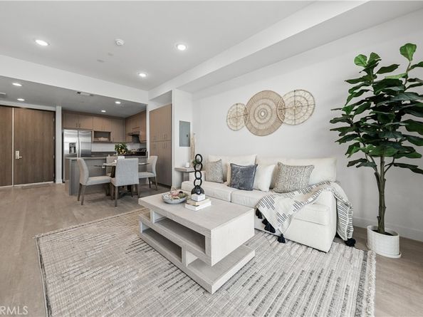 168 S Monterey Street 202, Alhambra CA 91801