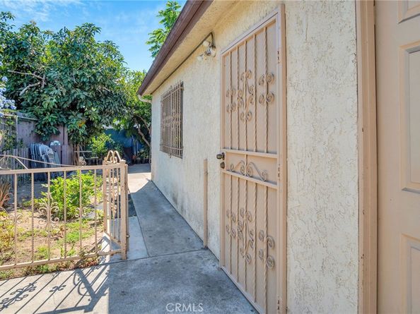 8024 Crockett Boulevard, Los Angeles CA 90001