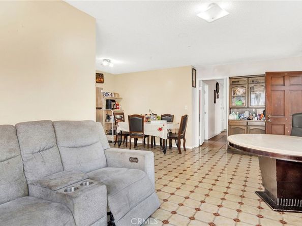 8024 Crockett Boulevard, Los Angeles CA 90001