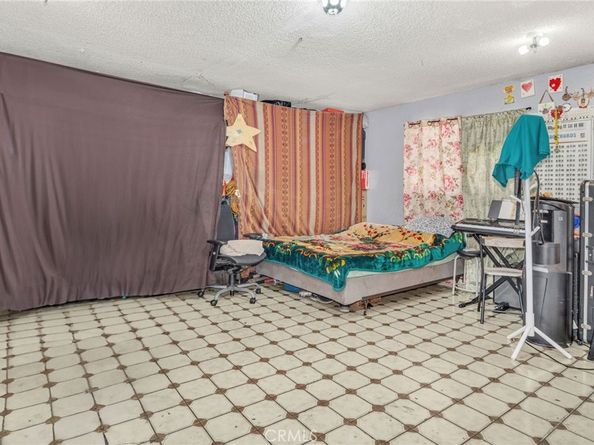 8024 Crockett Boulevard, Los Angeles CA 90001
