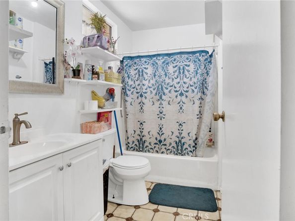 8024 Crockett Boulevard, Los Angeles CA 90001