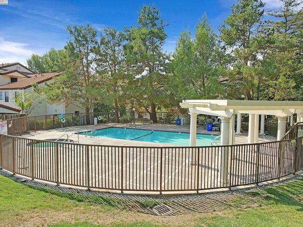 21062 Gary Dr 313, Hayward CA 94546
