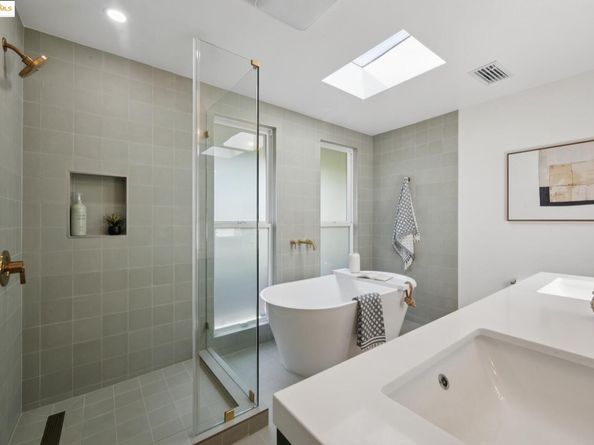 5901 Wood Dr, Oakland CA 94611