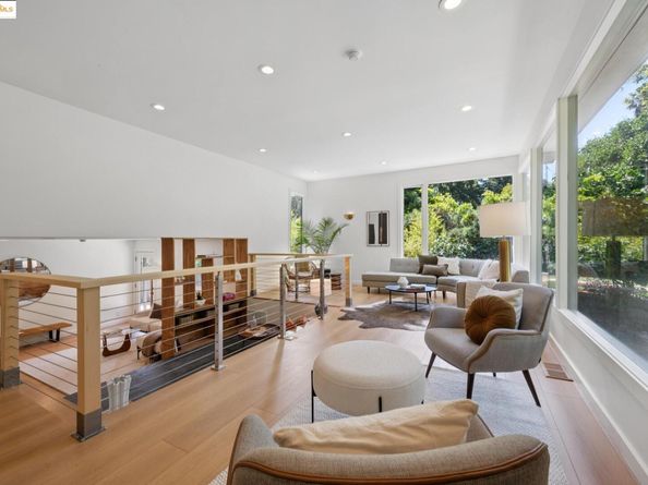 5901 Wood Dr, Oakland CA 94611