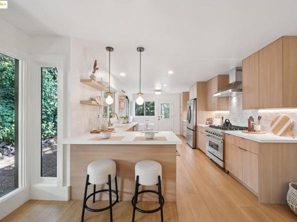 5901 Wood Dr, Oakland CA 94611