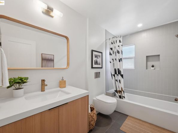 5901 Wood Dr, Oakland CA 94611
